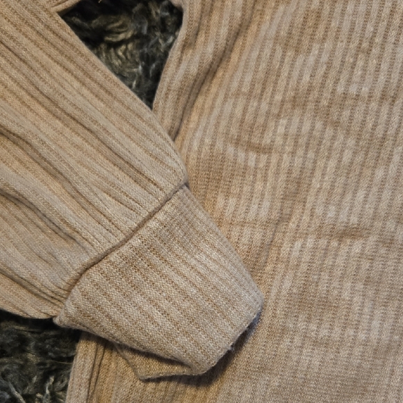 Haptics Cold Shoulder Top - Picture 2 of 7